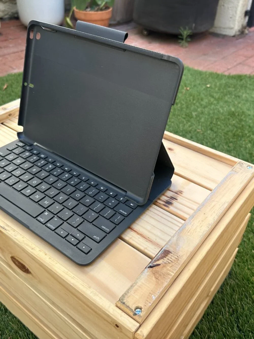 Logitech Combo Touch iPad 7th/8th/9th Gen Keyboard Case - Graphite